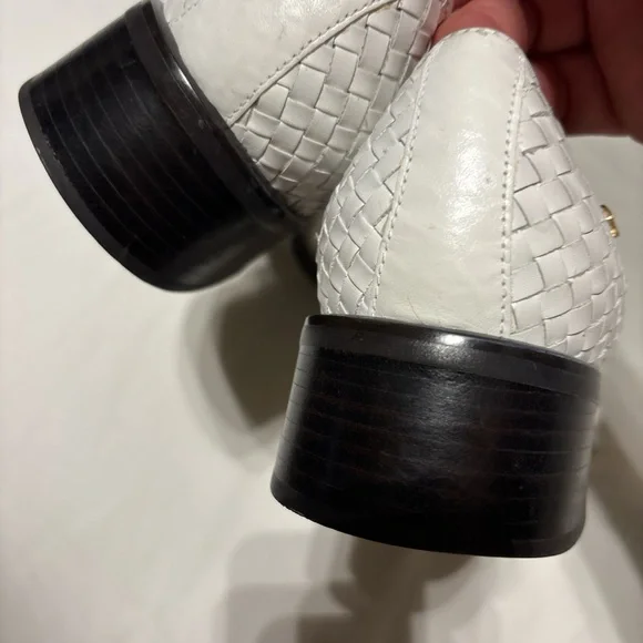 Etienne Aigner White Woven Leather Flats - Picture 4 of 6